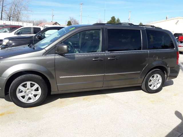 2010 Chrysler Town and Country Touring 4dr Mini-Van